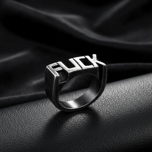 Anillo Ancho Personalizado Yunnique de Acero Inoxidable 316L, Estilo Punk, con Texturas Contrastantes, Estética Masculina Oscura, Retro y Elegante - Product Image 1