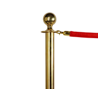 Poteau de barrière de file d'attente doré avec corde