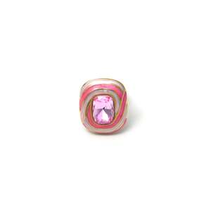 แหวนแฟชั่น สแตนเลสสตีล 316L ชุบทอง PVD ประดับพลอยสีชมพู ดีไซน์ทรงสี่เหลี่ยม - Product Image 1