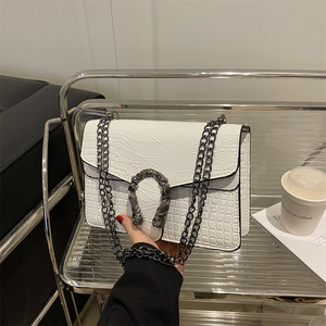Sac à bandoulière simple et tendance pour femme en PU, petit format carré, avec chaîne géométrique, idéal pour le quotidien - Product Image 2