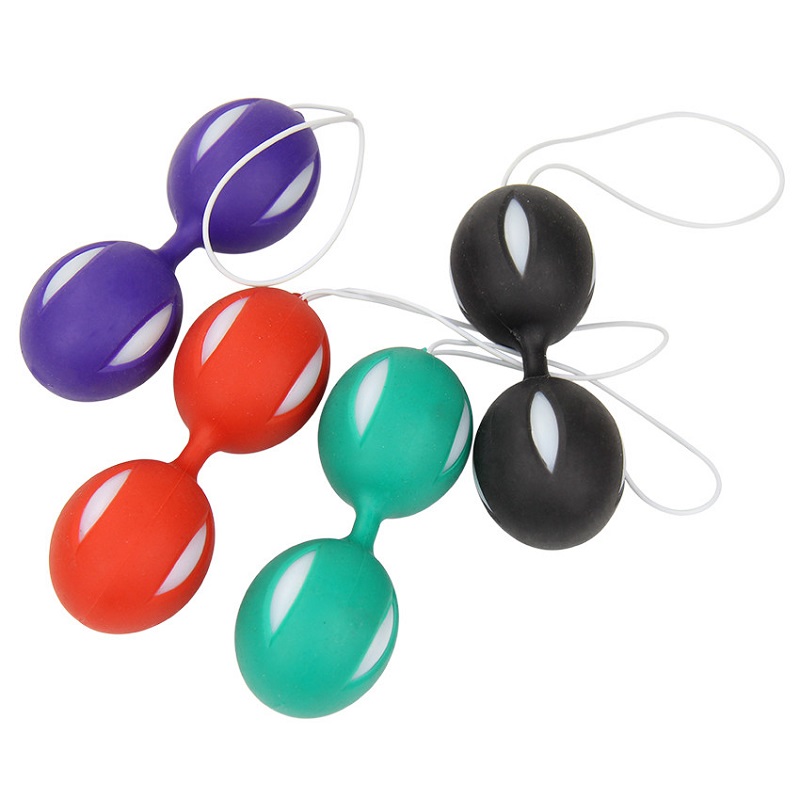 Ayol jinsiy olatni suratini siqib qoydi