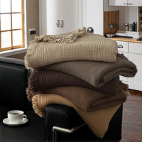 Couverture en mousseline de coton 100% moderne en gros, couverture tissée Raschel à 4 couches pour canapé et lit, motif uni