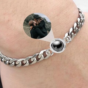 Braccialetto fotografico di proiezione personalizzato nome personalizzato immagine catena cubana in acciaio inossidabile bracciali in <span class=keywords><strong>oro</strong></span> 18 carati per ragazzo - Product Image 5