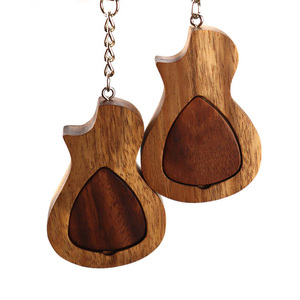 Vente en gros OEM étui à médiators en bois massif personnalisé avec logo personnalisé-Porte-clés inclus Nouveau style de pièces d'instruments à cordes - Product Image 1