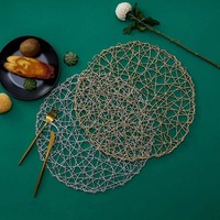 Nouveaux sets de table et sous-verres ronds tissés en PVC minimalistes tapis de table en plastique avec style minimaliste d'art décoratif évidé
