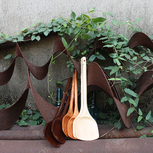 Espátula de madera lacada antigua de 39 cm con mango redondo, espátula antiadherente para utensilios de cocina. - Product Image 3