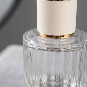 Vente en gros de flacons de <span class=keywords><strong>parfum</strong></span> en verre côtelé cylindriques de 30/50/100 ml <span class=keywords><strong>avec</strong></span> bouchon à col doré - <span class=keywords><strong>Flacon</strong></span> de <span class=keywords><strong>parfum</strong></span> <span class=keywords><strong>vide</strong></span> rechargeable - Product Image 5