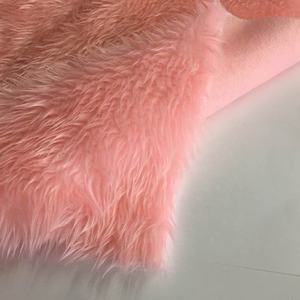 Trame tricotée 25MM doux lisse <span class=keywords><strong>pas</strong></span> <span class=keywords><strong>cher</strong></span> 100% Polyester peluche jouet synthétique cheveux longs artificiels <span class=keywords><strong>tissu</strong></span> en <span class=keywords><strong>fausse</strong></span> <span class=keywords><strong>fourrure</strong></span> - Product Image 4