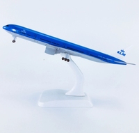 Plusieurs ornements décoratifs Boeing 777-300 (18cm 1/400) de vente à chaud