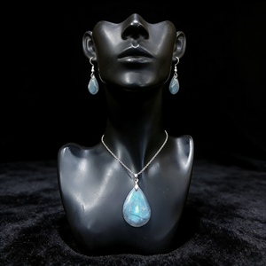 Joyería Artesanal Etíope con Piedras Preciosas, Perla de Agua Dulce, Plateado en Tungsteno |   Colección Rutayl, Imperio de Piedras Preciosas Sebhan - Product Image 3