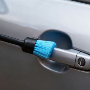 Spazzola per Ruote in Plastica Importata di Alta Qualità, Notevole per le sue Setole Blu Uniformi e la Robusta Costruzione per l'Uso Quotidiano - Product Image 3