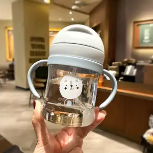 बेबी हैंडल पानी की बोतल बेबी ड्रिंकिंग स्ट्रॉ कप सिप्पी कप पानी की बोतल ट्रेनिंग कप बच्चों के लिए वजन वाले स्ट्रॉ के साथ