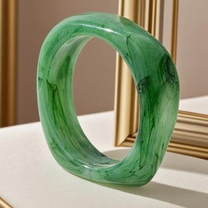 Vòng tay acrylic nhuộm màu Macaron, họa tiết đại dương, đa năng và thời trang, mang lại cảm giác cao cấp và độc đáo. - Product Image 3