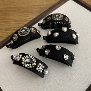 Barrette à cheveux en acrylique pour femme, style queue de cheval basse, avec strass et perles, décorée de perles noires, barrette semi-circulaire pour queue de cheval - Product Image 1