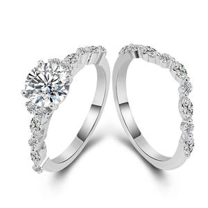 カスタムメイドのトレンディで軽量なファッションリング、10金、14金、18金のソリッドイエローゴールド、プロングセッティング、ブリリアントカット、DEF認定、ハンドメイドのモアッサナイトリング - Product Image 1