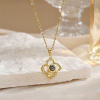 Collier pendentif en cuivre avec zircon carré et motif trèfle à quatre feuilles, projection 100 langues, design de niche pour femme, style clavicule tendance