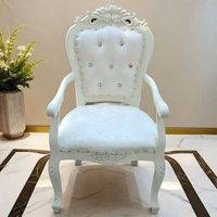 Chaise de salle à manger européenne moderne en bois massif avec dossier en cuir et bras sculptés pour la maison et l'hôtel