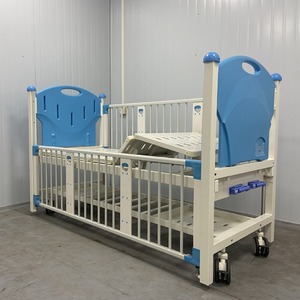 Cama de Hospital Pediátrica de Acero Inoxidable L1900*W905*H650mm con Paneles Azules y Ruedas para Cuidado Pediátrico - Product Image 2