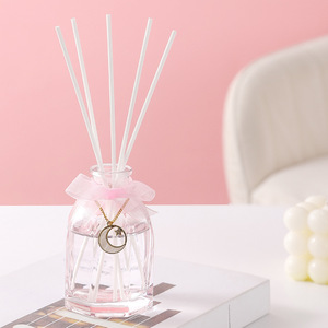Pembe Cam Çubuklu Oda Kokusu Seti Ay Şeklinde Kurdeleli Kokulu Yağ Düğün Hediyesi Ev Dekorasyonu için Aromaterapi Oda Parfümü - Product Image 5