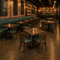 Ensemble de mobilier de restaurant Ron Group OEM/ODM : Tabourets de bar, banquette en cuir à dossier haut, chaise et table carrées en bois massif