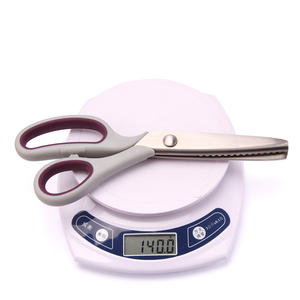 Tesoura preta de arco semi-circular, profissional de 9 polegadas com cabo zigzag - Product Image 6