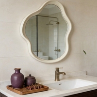 Miroir de salle de bain mural irrégulier en bois de style crème nordique