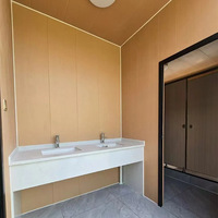 Toilettes publiques modulaires préfabriquées modernes en conteneur, mobiles, portables, résistantes au feu, installation facile, pour la construction de parcs