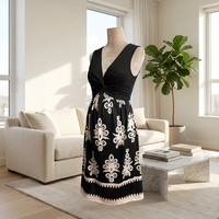 Robe mini sans manches personnalisée, imprimée noir et blanc, à col en V torsadé, motif floral damassé, taille empire, élégante pour soirée d'été, OEM ODM