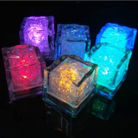 Cubetti di Ghiaccio LED in Materiale Alimentare, Consegna Rapida, Impermeabili IP7, Colorati e Lampeggianti, Decorazioni per Atmosfera Natalizia e di Capodanno