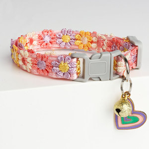 Collier pour chat en tricot mignon avec imprimé floral et fruité, clochette intégrée, réglable, en polyester doux, personnalisable avec logo, OEM ODM, vente en gros - Product Image 5