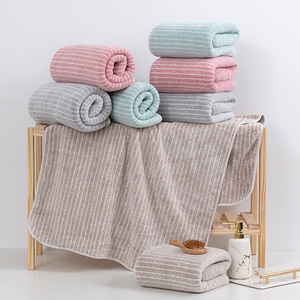 Serviette de bain en polaire corail tricotée warp 140x70cm rayée séchage rapide usage domestique - Product Image 3