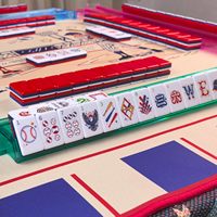 Jeu de Mahjong Américain Rouge Thème Sportif avec Tuiles Personnalisées Rouge et Bleu à 3 Couches pour Fêtes et Divertissement
