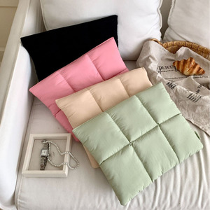 Tùy Chỉnh Trọng Lượng Nhẹ Dễ Thương Nylon Puffy Máy Tính Bảng Bảo Vệ Máy Tính Trường Hợp Tay Áo Kinh Doanh Không Thấm Nước Bông Máy Tính Xách Tay Bìa Pouch - Product Image 1