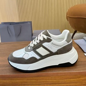 Diseñador de marcas famosas diseña zapatos. Calzado deportivo de verano, acolchado, clásico y moderno, zapatillas de lona duraderas - Product Image 1