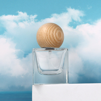 Design carré de luxe de haute qualité 30ml 50ml Flacon de parfum en verre vaporisateur personnalisé avec couvercle