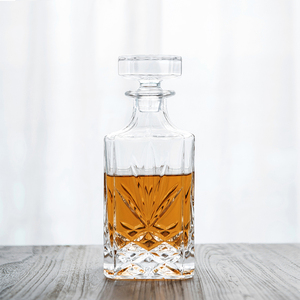 Old Fashion Style Diamond Whiskey Decanter Whiskey Glasses Set With Luxury Gift Box Wooden Box