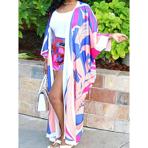 Conjunto de cárdigan y pantalones cortos con estampado abstracto - Product Image 1