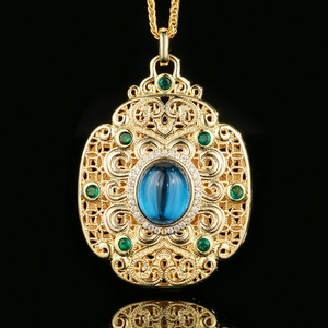 Collier pendentif élégant et écologique en cuivre plaqué or vintage, style palais, avec zircon cubique vert 10*12mm, pour femme - Product Image 4