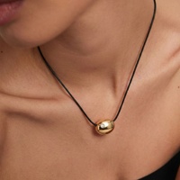 Nouveau Collier Tendance Personnalisé en Laiton Plaqué Or avec Pendentif Coulissant et Chaîne Minimaliste, Bijoux de Mode en Gros pour Femme