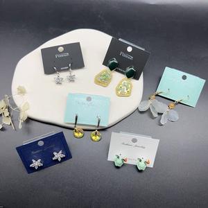 Inserti per imballaggi narrativi di marca di carta riciclata con cartoline di gioielli personalizzate - Product Image 1