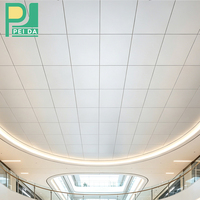 Panneau de plafond carré en aluminium, dalle de plafond suspendu en métal pour projet de bâtiment de bureaux