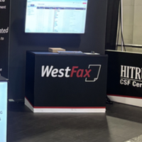 Stand d'exposition LED 10x20 pieds avec support TV et comptoir rétroéclairé pour SEMA & AAPEX – Installation et démontage faciles