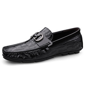 รองเท้าผู้ชาย รองเท้าขับรถฤดูร้อน สไตล์เรโทร หนังแท้ พื้นนุ่ม ระบายอากาศได้ดี กันลื่น รองเท้าลำลองแบบสวม - Product Image 1