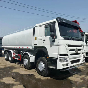 Camion-citerne Sinotruck HOWO avec transmission 8x4, 371 chevaux, camion industriel pour le transport de liquides, véhicule de transport de méthanol et d'éthanol - Product Image 5