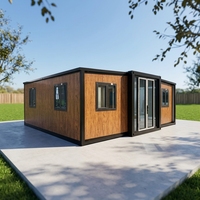 Studio d'écriture calme en plein jardin, cabane modulaire préfabriquée pour les auteurs et espace de travail créatif