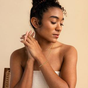 Pulsera de Cadena de Serpiente de Acero Inoxidable para Mujer, Chapada en Oro de 18K, Tres Capas, Joyería Minimalista, Regalo, Accesorio de Moda - Product Image 4