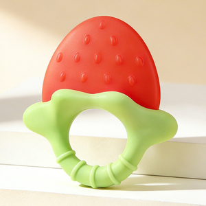 Anneau de <span class=keywords><strong>dentition</strong></span> en silicone de qualité alimentaire sans BPA, bicolore, en forme de fraise, pour bébés et nourrissons - Product Image 1