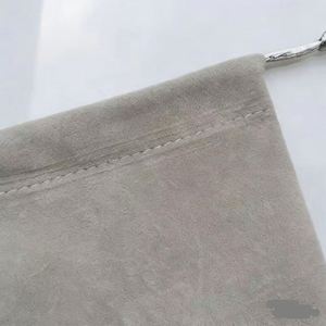 Pochette en toile de jute durable et réutilisable avec cordon de serrage en velours, sac cadeau pour bijoux en velours biodégradable et recyclable, 9x12cm - Product Image 5
