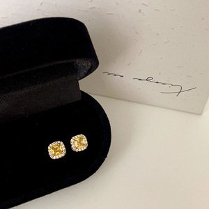 ต่างหูแฟชั่นทันสมัย ชุบทอง 18k เครื่องประดับแฟชั่นปี 2025 ต่างหูทองแดงประดับเพชรซิร์คอนสำหรับผู้หญิง - Product Image 4