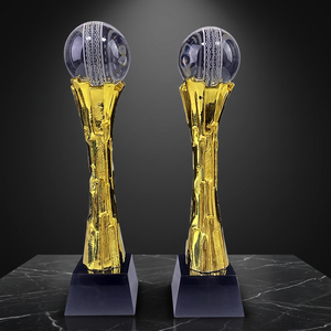 Trofeo Portátil Moderno y Personalizable Helios para el Mejor Deportista, Premio Dorado Brillante Metálico de Apex World Exports - Product Image 4